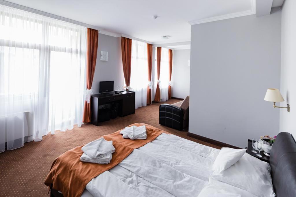 Hotel Opal Залеу Екстер'єр фото