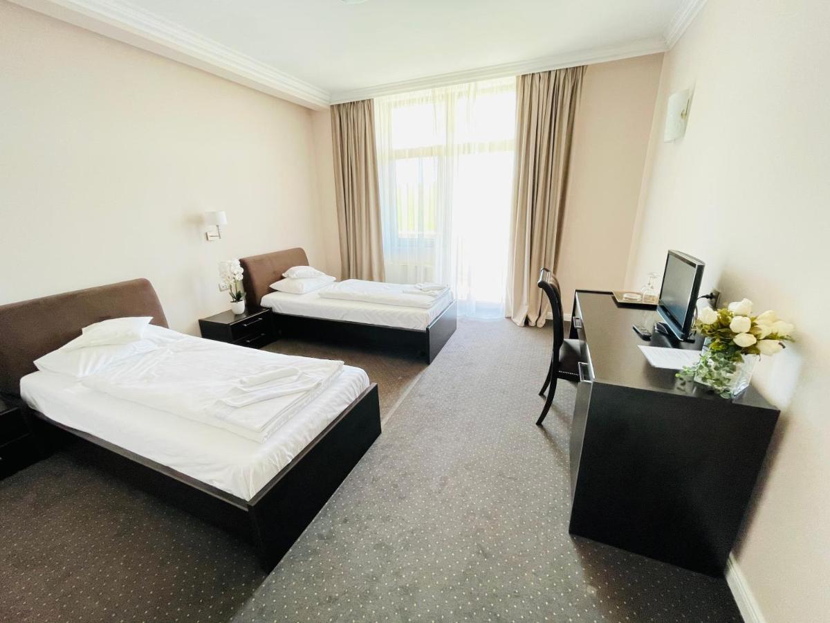 Hotel Opal Залеу Екстер'єр фото