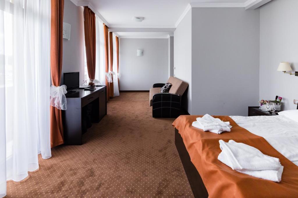 Hotel Opal Залеу Екстер'єр фото