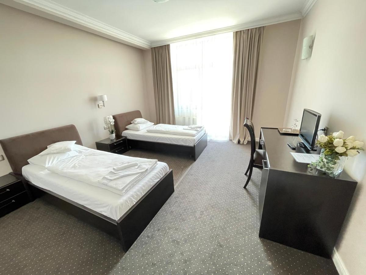 Hotel Opal Залеу Екстер'єр фото
